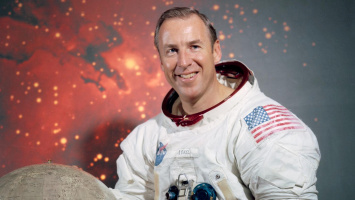 Apollo 13 Commander Jim Lovell Dies at 97