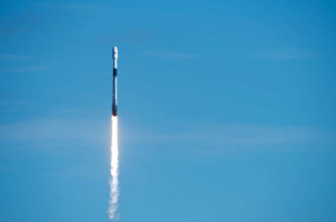 SpaceX Launches 24 Starlink Satellites into Polar Orbit on Falcon 9 Rocket from California